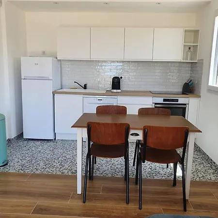 T2 Neuf Climatise Dans A Apartman Corbara