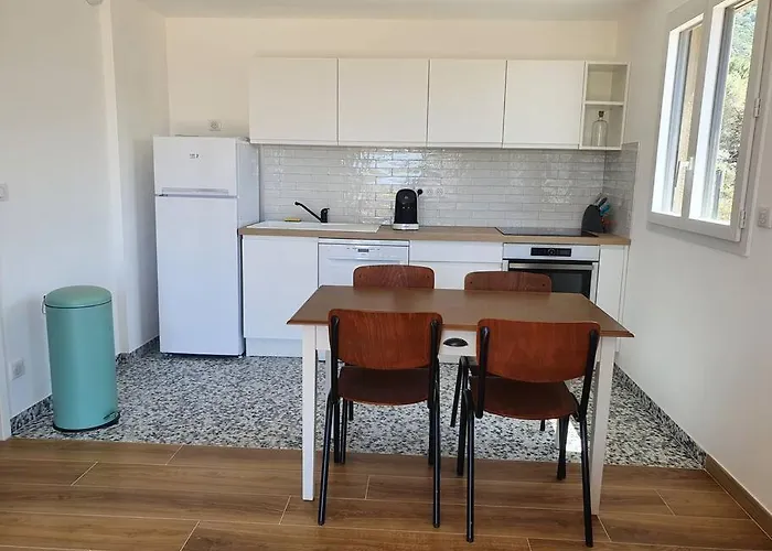 T2 Neuf Climatise Dans A Apartment Corbara